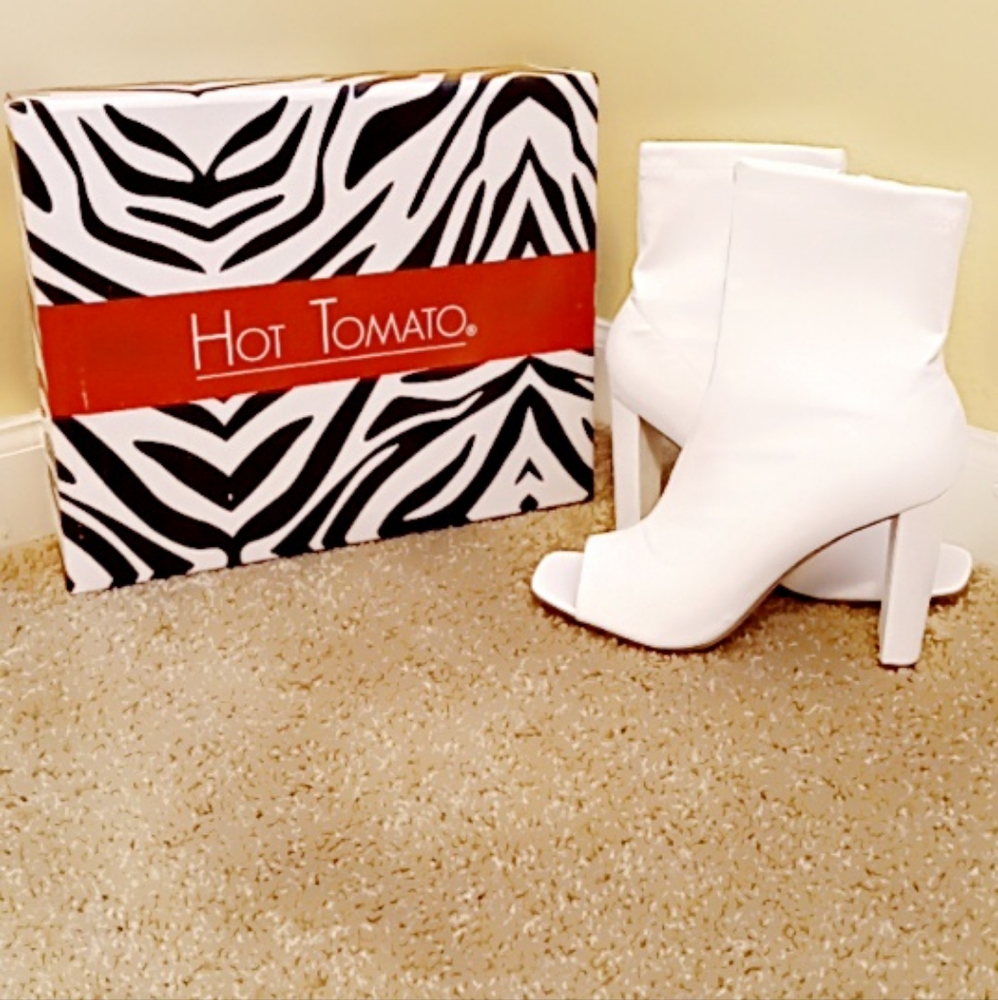 Hot Tomato, Size 11 Wide, White open toe boot